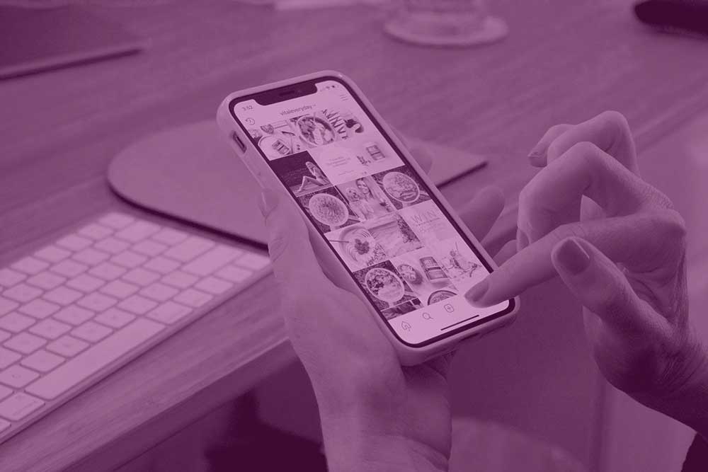 How does the Instagram algorithm work for organic posts? 